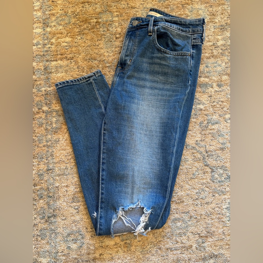 LEVI STRAUSS & CO 721 High Rise Skinny Size 28